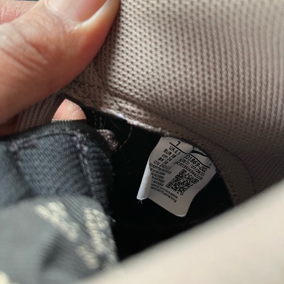 Women’s Dunks - Picture 4 of 6